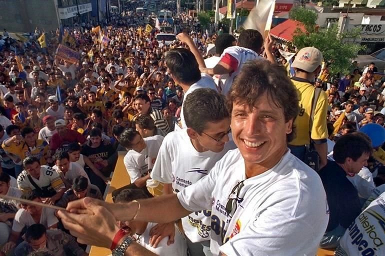 Robert Dante Silboldi, capitán de aquellos Tigres, festejó en grande con la afición.