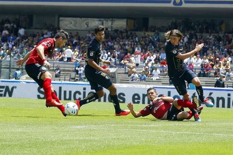 En el Apertura 2014, Jiménez dejó la piel felina para jugar en Xolos, en donde jugó solamente un torneo.