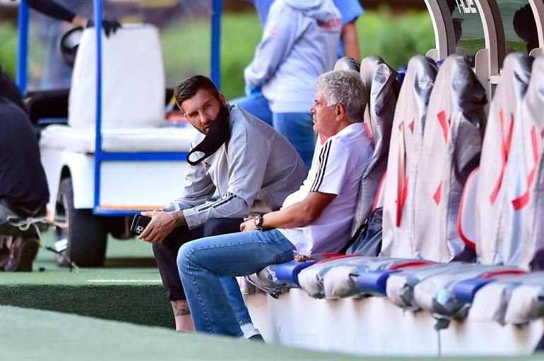 Gignac y el 'Tuca' charlando antes del juego.