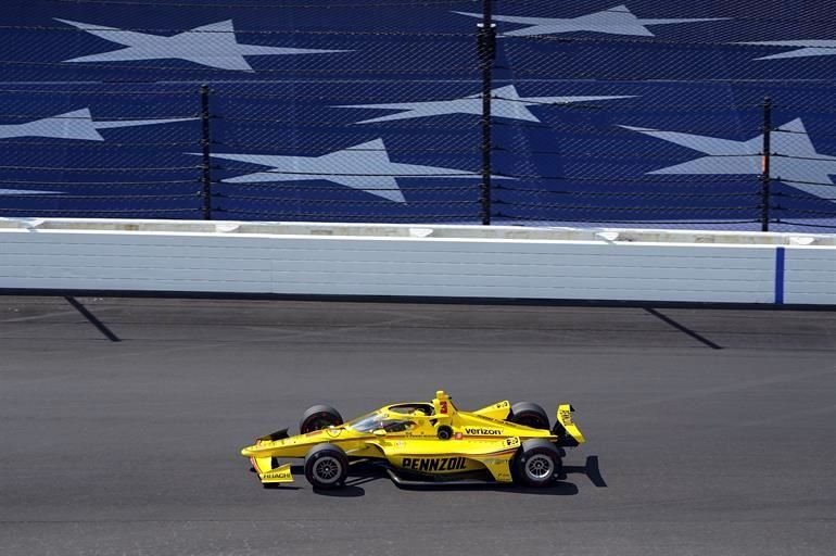 Helio Castroneves, de 45 años y ganador en los Indy 500 del 2001, 2002 y 2009, arrancó desde la posición 28 y acabó en 11.