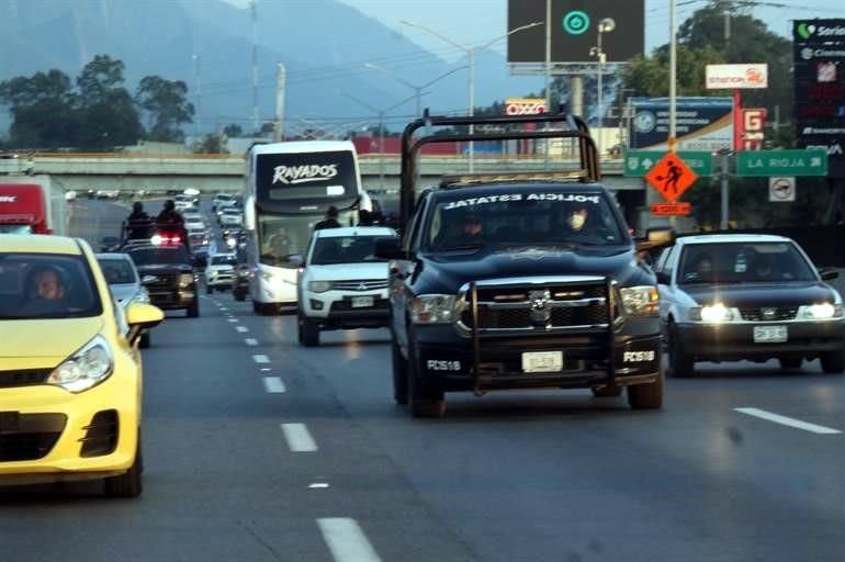 Afición de Rayados prefiere armar caravana que cuidar la sana distancia.