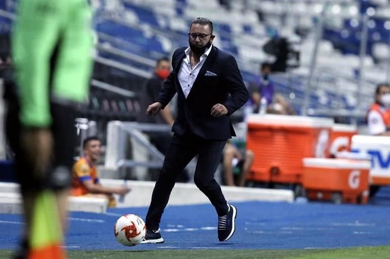 Antonio Mohamed no pudo resolver a Tigres.