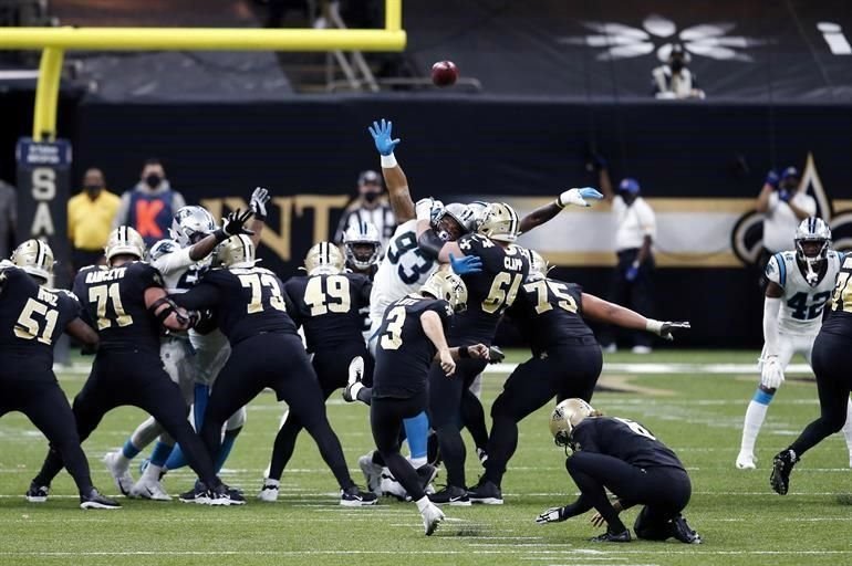 Drew Brees mandó para dos pases de anotación, corrió para uno y dirigió el ataque de Nueva Orleans (4-2), que venció 27-24 a Carolina (3-4). Wil Lutz anotó el gol de campo que desempató el juego.