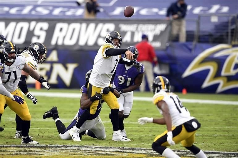 Un balón suelto de Lamar Jackson decretó el rumbo del partido y los Acereros derrotaron 28-24 a los Cuervos, equipo que se quedó cerca de provocar la primera derrota de Pittsburgh (7-0).