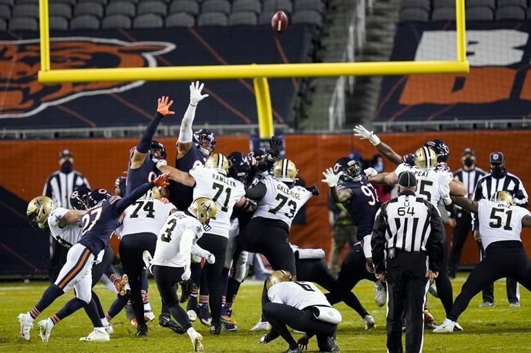 Wil Lutz (3) conectó un gol de campo de 35 yardas en tiempo extra y los Santos de Nueva Orleans (5-2) superaron por 26-23 a los Osos de Chicago (5-3). Javon Wims fue expulsado por propinar un golpe.