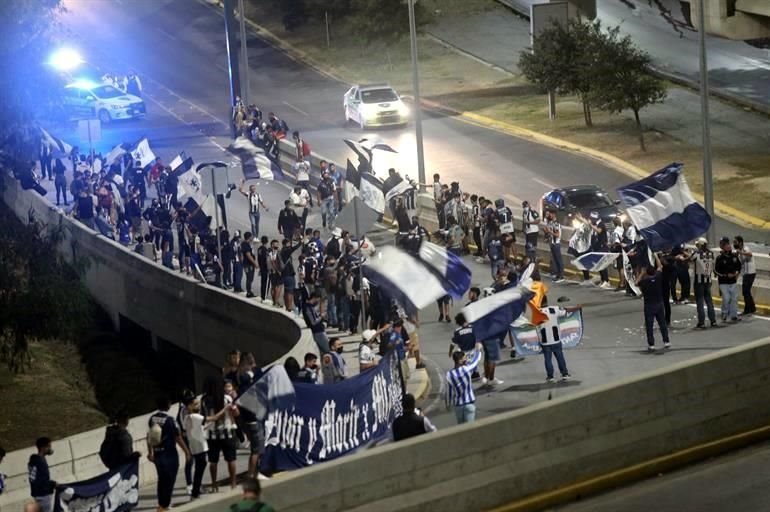 Así fue el recibimiento a Rayados en el BBVA.