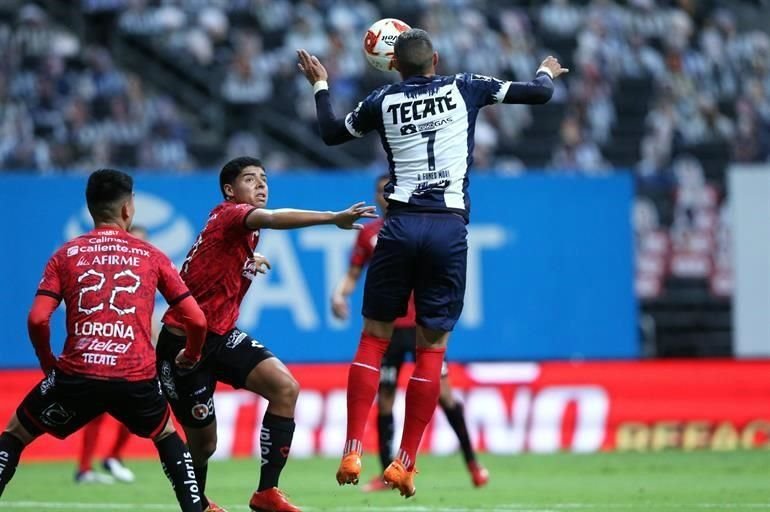 Funes Mori coqueteó con el gol en el primer tiempo.