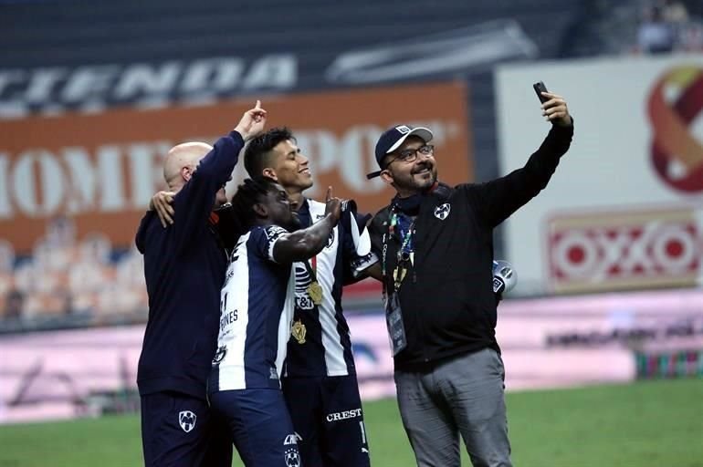 Así fueron los festejos de Rayados a nivel de cancha tras ganar la Copa MX.