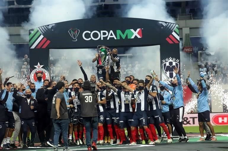 Así fueron los festejos de Rayados a nivel de cancha tras ganar la Copa MX.