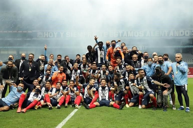 Así fueron los festejos de Rayados a nivel de cancha tras ganar la Copa MX.