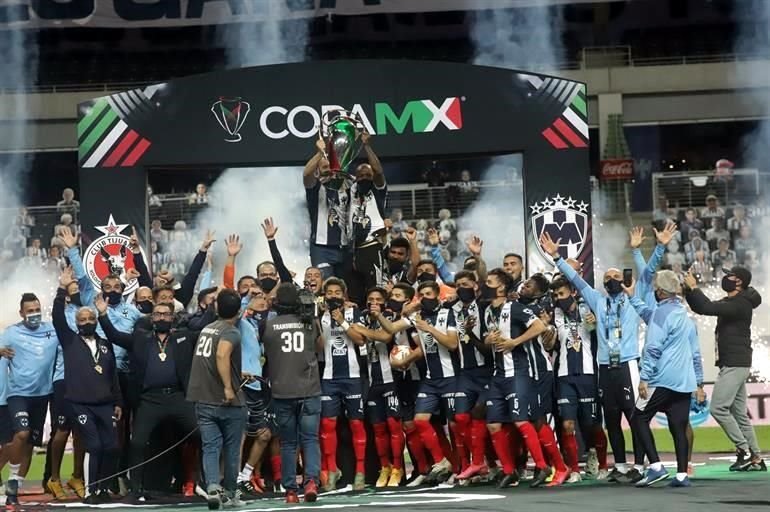 Así fueron los festejos de Rayados a nivel de cancha tras ganar la Copa MX.