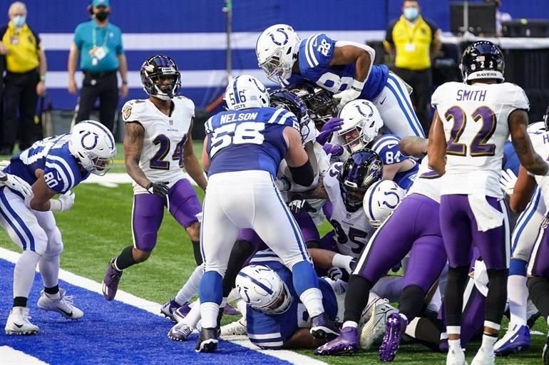 Lamar Jackson selló la victoria de 24-10 sobre Potros con un touchdown por tierra que dio a los Cuervos el récord de la NFL para la mayor cantidad de juegos consecutivos con al menos 20 puntos.