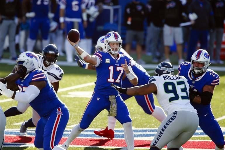 Josh Allen lanzó tres pases de touchdown y anotó otro por tierra en la victoria de los Bills por 44-34 sobre los Halcones Marinos, para poner su marca en 7-2, la mejor en nueve juegos desde 1993.