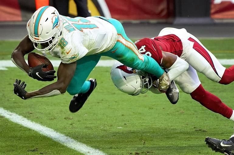 El novato QB de Miami Tua Tagovailoa lanzó para 248 yardas y 2 TD en su segundo juego como titular en la NFL y Delfines de Miami se recuperaron en el cuarto periodo para ganar 34-31 a Cardinales.