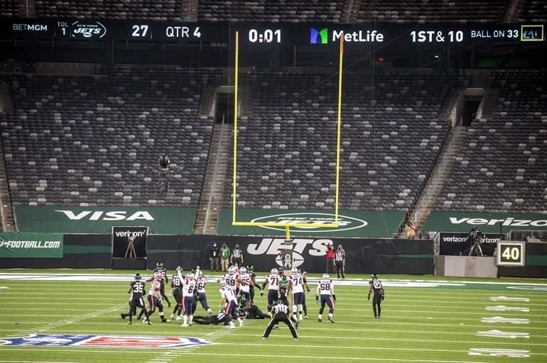 Nick Folk conectó un gol de campo de 51 yardas en la última jugada y Cam Newton y Patriotas de Nueva Inglaterra remontaron para vencer 30-27 a  Jets de Nueva York,  frenando una racha de 4 derrotas.