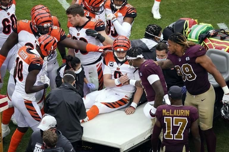 Joe Burrow dejó el juego tras sufrir una lesión en la rodilla izquierda, pero Alex Smith comandó la remontada de Washington para vencer 20-9 (2-7-1) a Bengalíes de Cincinnati.