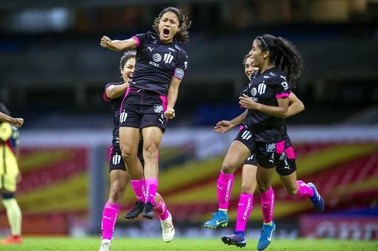 Las Rayadas se impusieron 4-1 al América en la Semifinal de ida en el Estadio Azteca.