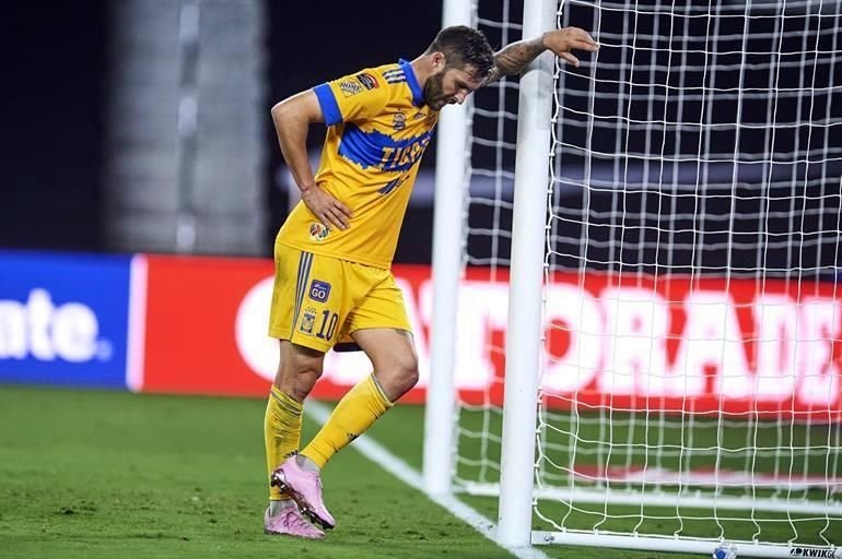 Así celebró Gignac su gol en el 1-0.