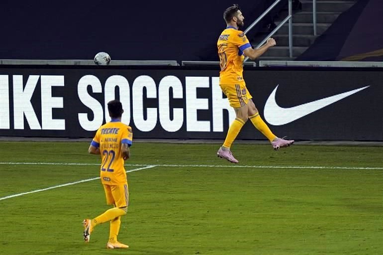 Gignac marcó de penal antes del medio tiempo. Fue su gol 12 en Concachampions.