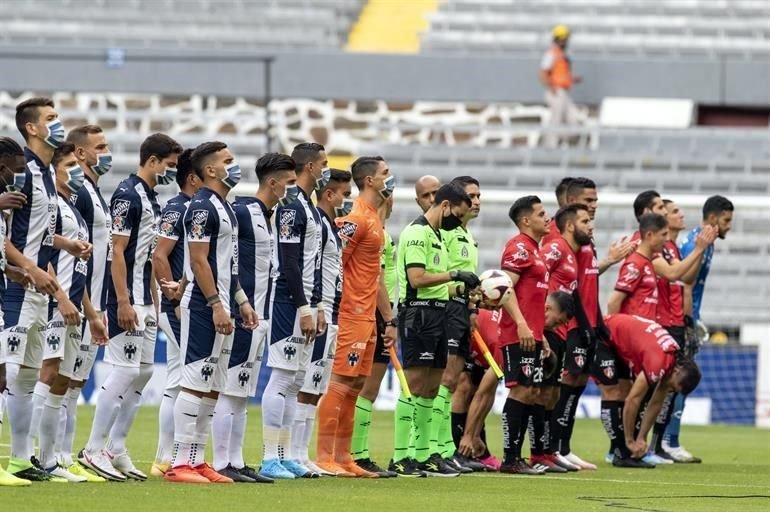 Para este duelo, Hugo González salió como capitán del Monterrey.