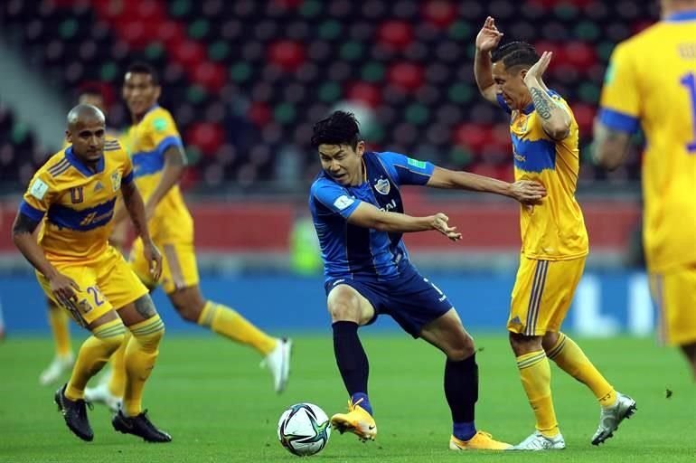 El Ulsan Hyundai tuvo menos tiempo el balón, pero cuando lo tomaba el equipo mexicano batalló para robarlo.