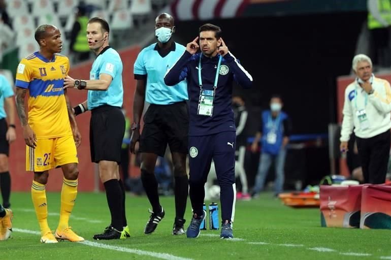 Tras un empujón de Gignac a uno de sus jugadores, el DT Abel Ferreira se hizo de palabras con el francés.