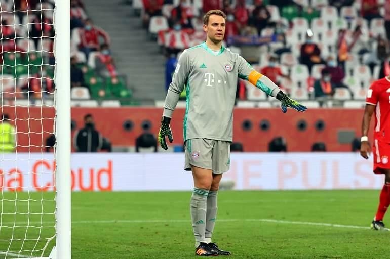 Manuel Neuer, arquero alemán, fue poco exigido en la primera mitad.