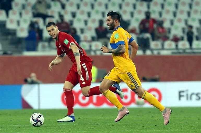 Pese a sus intentos de tomar el balón, André-pierre Gignac poco pudo hacer en el arco rival.