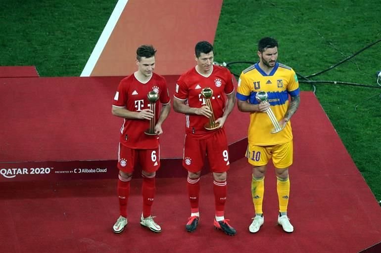 Lewandowski (centro), Gignac y Kimmich (izq.) fueron los tres mejores jugadores del torneo, en ese orden.