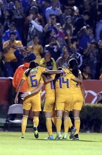 Leyla Zapata desvió hacia su propia meta un pase de Belén Cruz para el 2-0 al minuto 69.