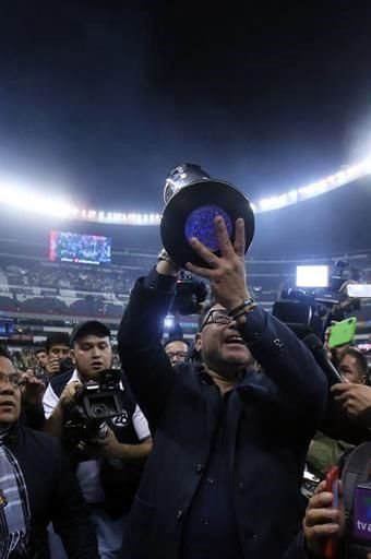 Rayados ganó su quinto título de Liga y los festejos en la cancha no se hicieron esperar.