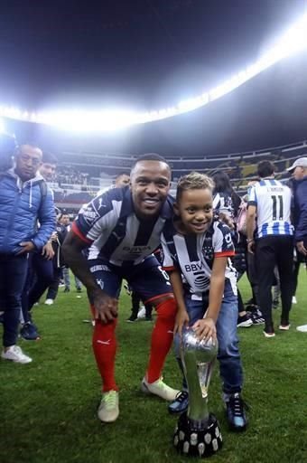 Rayados ganó su quinto título de Liga y los festejos en la cancha no se hicieron esperar.