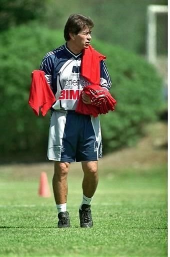 Fue en 2003 cuando finalmente se deslindó por completo de los Rayados tras casi 40 años de trayectoria como jugador y formador de jugadores. Cano ocupó todos los puestos deportivos del club.