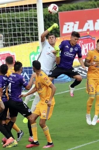 Nahuel Guzmán tuvo varias intervenciones que evitaron el gol rival.