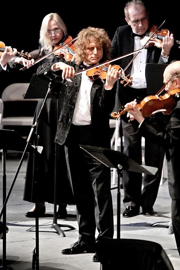 El violinista Alexander Markov (centro) es uno de los artistas consentidos de Parnassós.