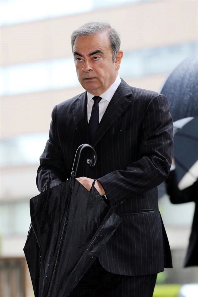 El ex presidente de Nissan y Renault Carlos Ghosn llega al Tribunal de Distrito de Tokio, este lunes, para una nueva sesión de la vista preliminar de su juicio.