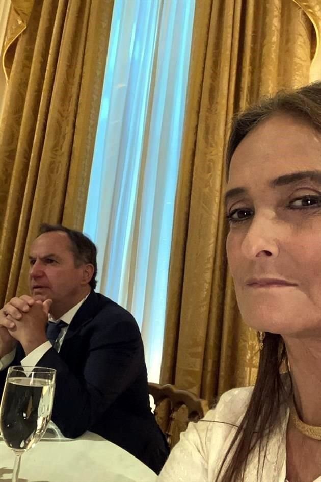 'Con el presidente de Intel, invirtiendo en Guadalajara', señaló Armendáriz.