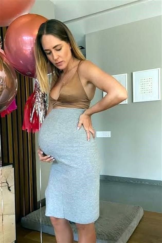 Mónica Cervantes celebra la próxima llegada de su primera hija.