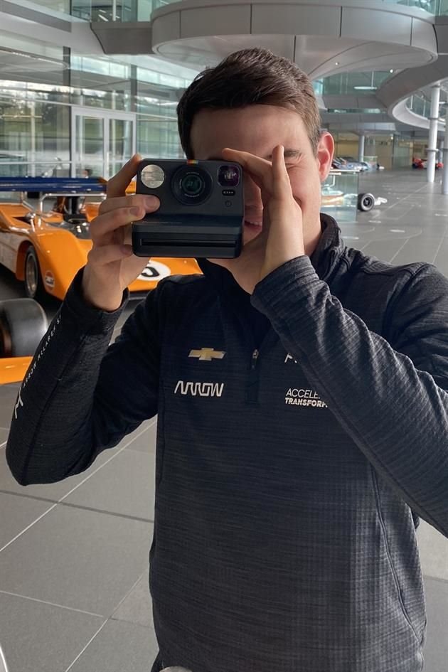 El piloto mexicano disfrutó su visita al corazón de McLaren.