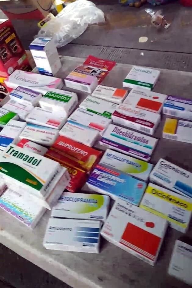 La venta irregular de fármacos se detectó en tianguis de Polanquito y El Colli, en donde donde hay antiepilépticos y medicinas especializadas para el tratamiento de la diabetes o la hipertensión.