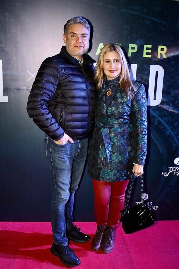 El productor Reynaldo López y su esposa Betty.