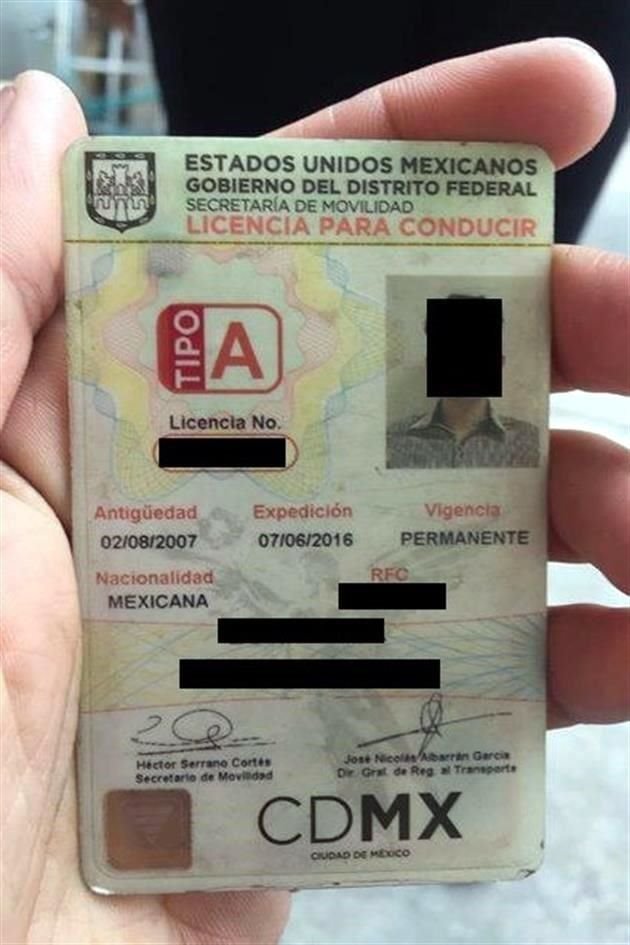 Licencias de conducir permanentes contaba con un chip que podía ser leído por una computadora de mano.
