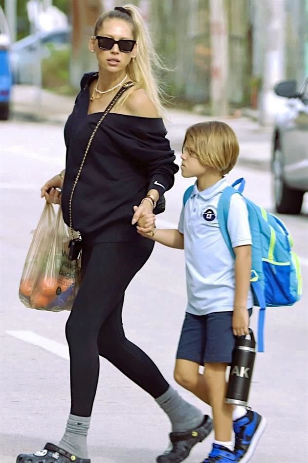 Hasta el momento, Kournikova e Iglesias no han comentado oficialmente sobre los rumores, aunque las imágenes confirman lo que desde hace semanas se especulaba: que la pareja espera a su cuarto hijo.