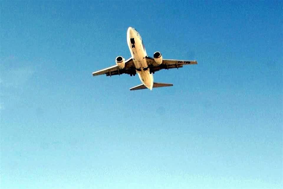 Colonos solicitaron que las reuniones entre vecinos y autoridades del espacio aéreo para resolver el problema del ruido de aviones sean públicas.