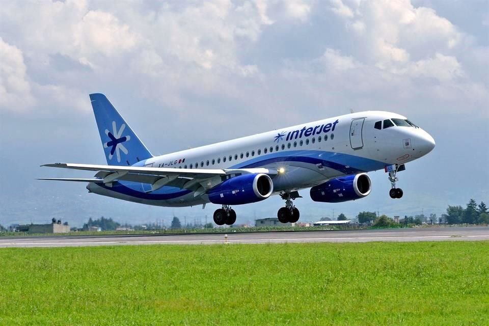 Los pasajeros para los que no aplica esta restricción, únicamente podrán ingresar a través de los aeropuertos de Nueva York, Los Ángeles, San Francisco, Chicago, Honolulu y Atlanta, mencionó Interjet.