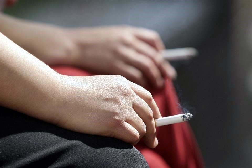 El Gobierno federal alista restricciones contra la venta y publicidad del tabaco y limitará espacios de fumadores en lugares públicos bares.