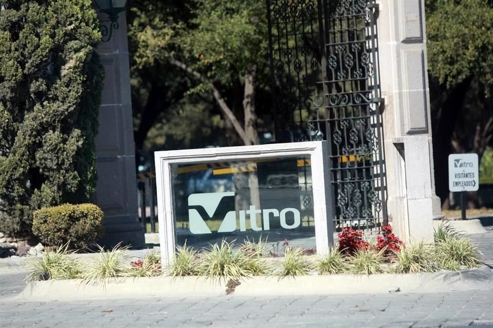 Vitro dijo que el nuevo horno arrancaría operaciones en el primer semestre de 2023.