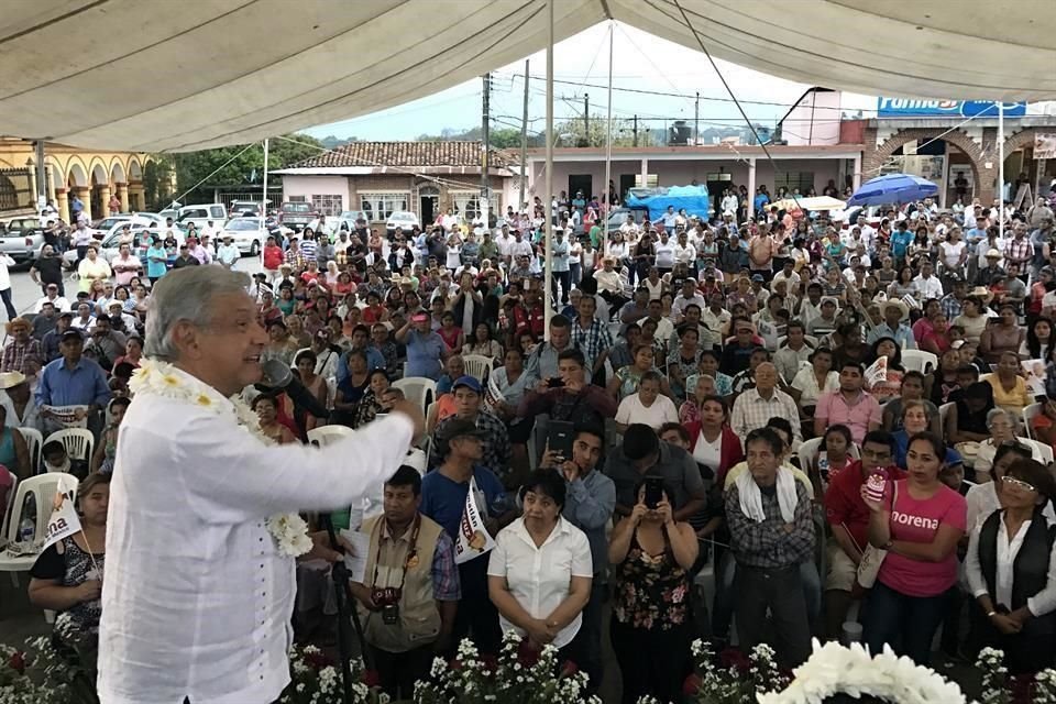 En Veracruz, Lpez Obrador dijo que los ataques en su contra se deben al crecimiento del Movimiento de Regeneracin Nacional.