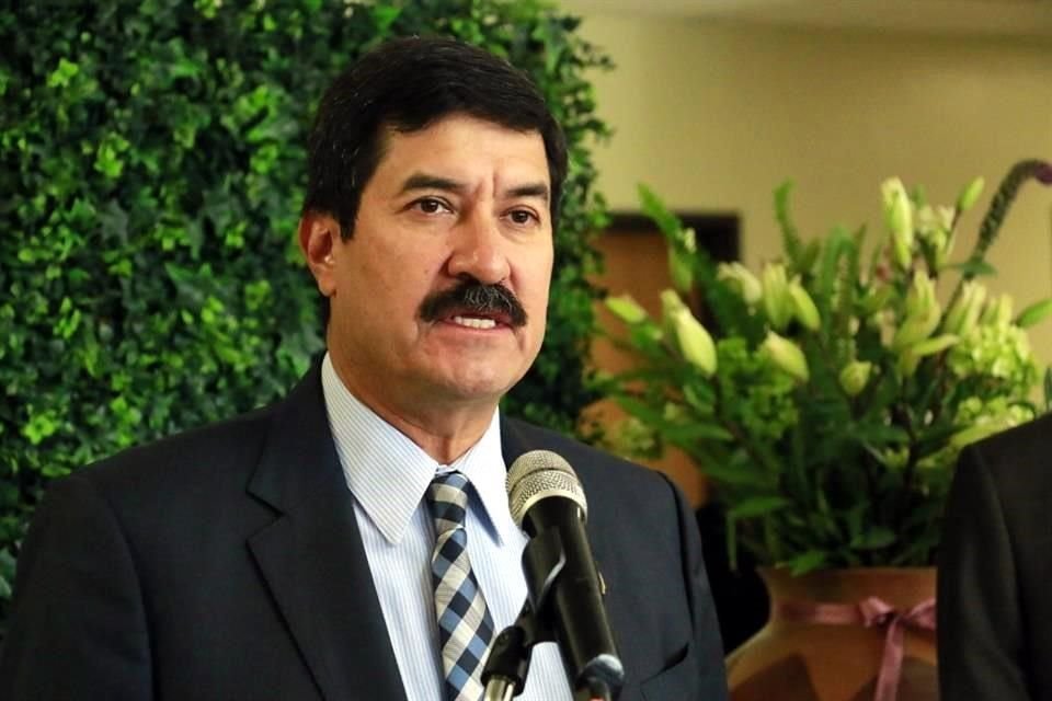 El Gobernador Javier Corral en declaraciones a la prensa durante la inauguración de una  unidad de cirugía ambulatoria en la ciudad de Chihuahua.