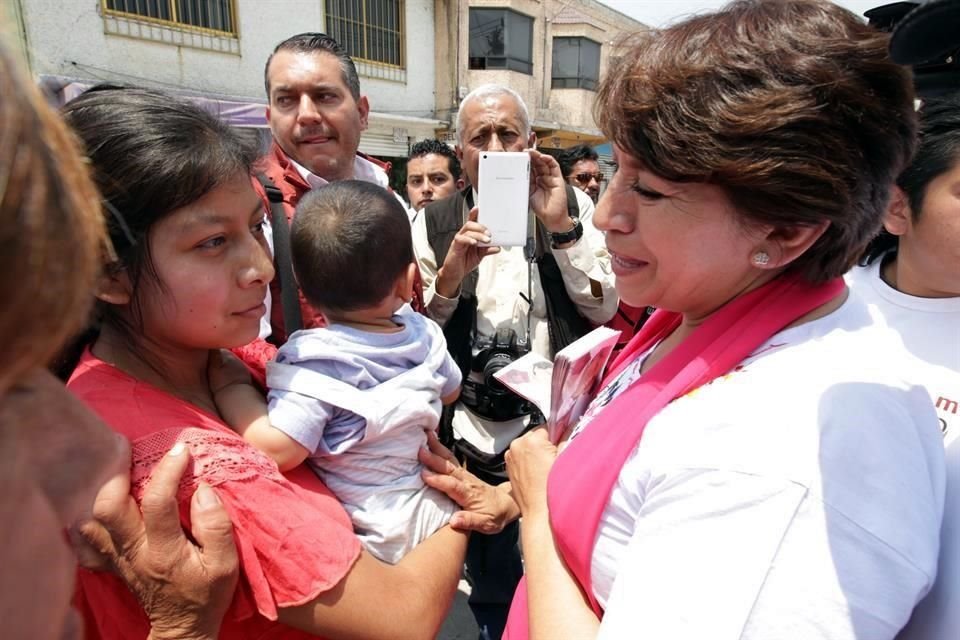Durante su gira por Tecmac, la candidata de Morena a la Gubernatura mexiquense dijo que representantes de su partido ante el INE ya alistan acciones para combatir lo que defini como inequidad en la contienda.